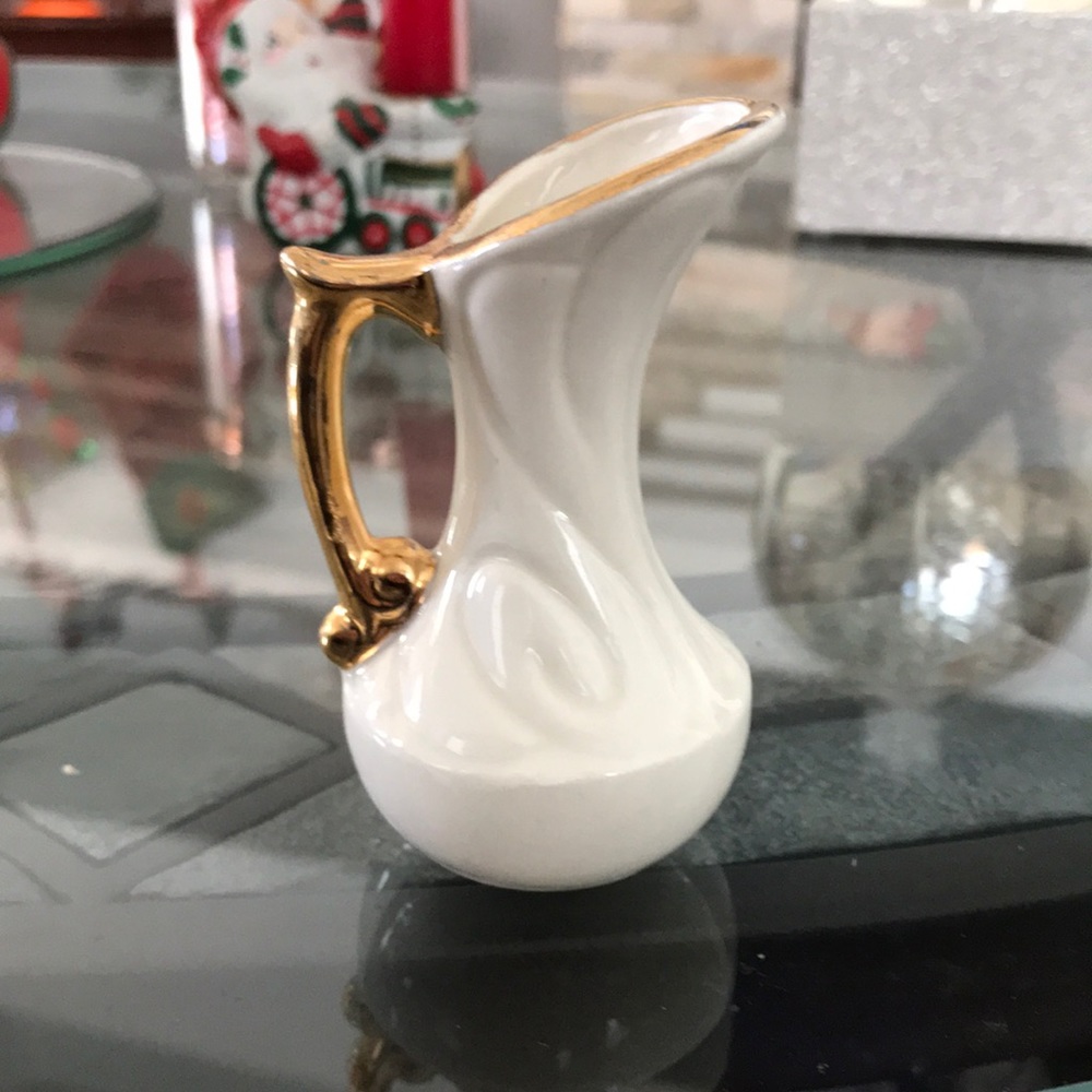VINTAGE 1930’s 3.25in ONE OF A KIND VASE CREAM W/GOLD TRIM EXCELLENT COND.